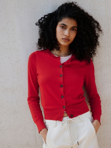 Next Cardigan i rød: forside