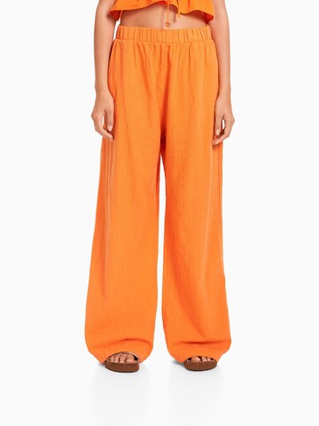 Bershka Wide leg Pants in Orange: front