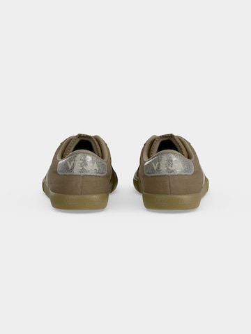 Veja Sneaker 'Panenka' in Braun