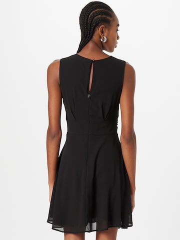 Rochie de cocktail de la TFNC pe negru