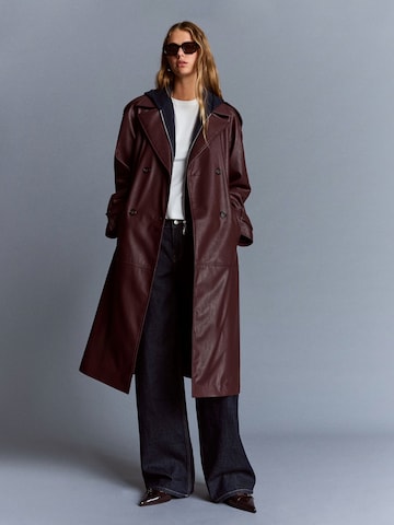 Manteau mi-saison Bershka en rouge : devant