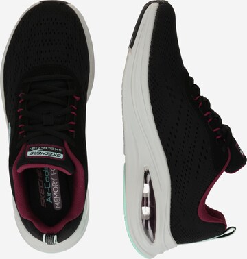 SKECHERS Tenisky – černá