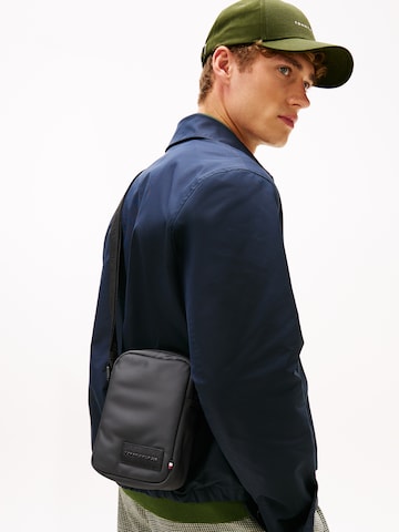 TOMMY HILFIGER Torba na ramię w kolorze szary