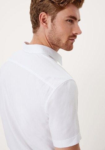 s.Oliver جينز مضبوط قميص بلون أبيض