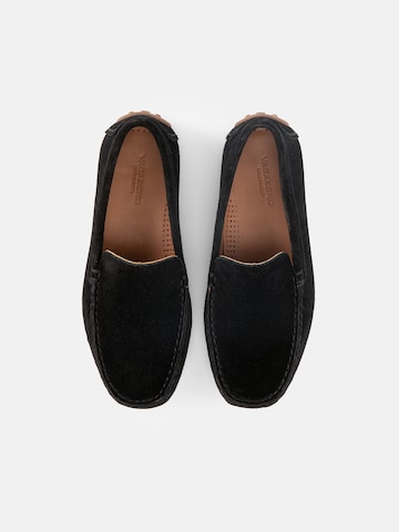 VAGABOND SHOEMAKERS Mokkasiina 'Larissa' värissä musta
