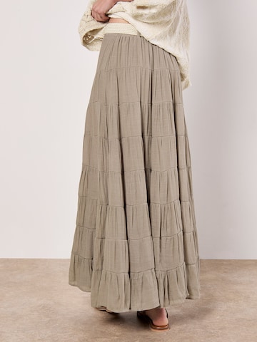 Apricot Tiered Maxi Skirt ' ' in Grau