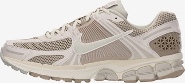Sneaker low 'ZOOM VOMERO 5' de la Nike Sportswear pe bej: față