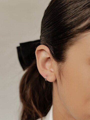 Orecchini 'Flare S' di Dear Me in argento: frontale