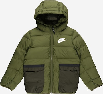Geacă de iarnă de la Nike Sportswear pe verde: față