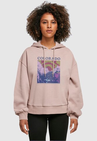 Merchcode Sweatshirt 'Peanuts - Colorado' in Roze: voorkant