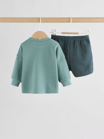 Set de la Next pe verde