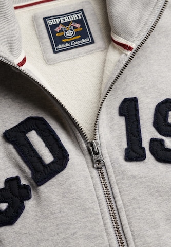 Veste de survêtement 'Athletic Essentials' Superdry & Co en gris