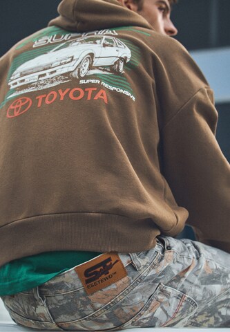 Pull&Bear Mikina 'TOYOTA' – hnědá