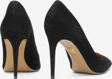 Kazar Pumps in Black