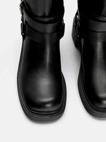 Pull&Bear Stiefel in Schwarz