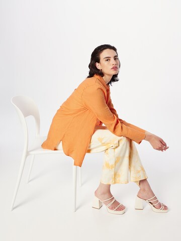 Bluză 'Lovisa' de la Gina Tricot pe portocaliu