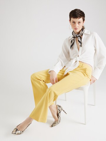 Marella Regular Pleated Pants 'CHILD' in Yellow