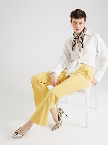 Regular Pantalon à plis 'CHILD' Marella en jaune
