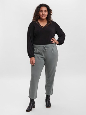 Regular Pantalon à pince 'Eva' Vero Moda Curve en vert