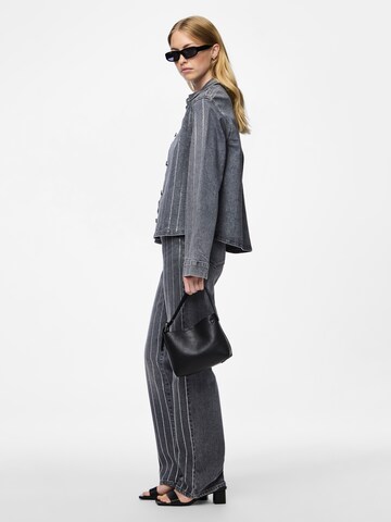 Camicia da donna 'Siffi' di PIECES in grigio