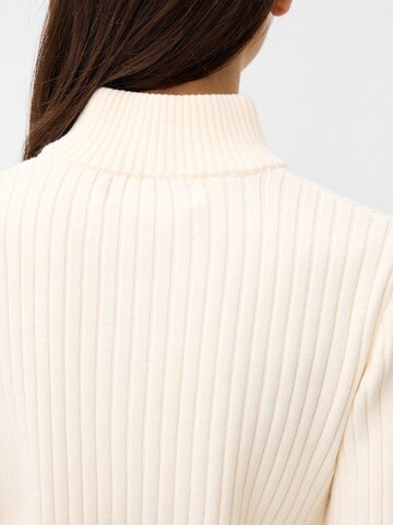 Bershka Pullover in Beige