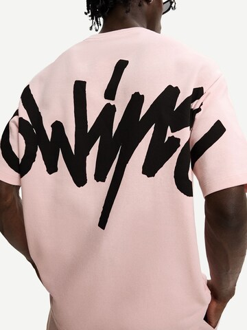 Tricou de la Bershka pe roz