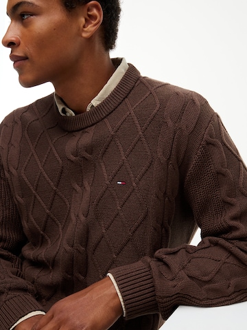 Tommy Jeans Pullover in Braun