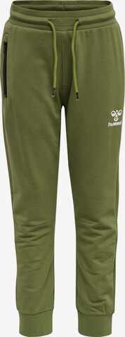 Hummel Sportbroek in Groen: voorkant