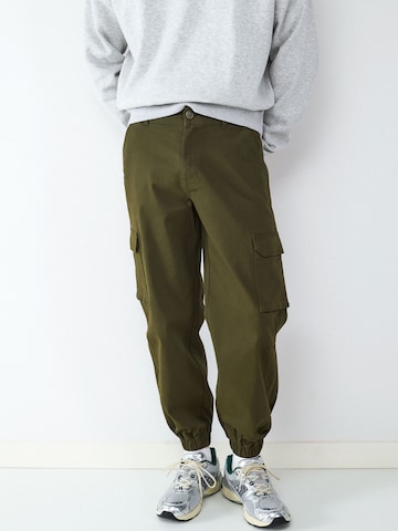 BALMOHK Tapered Gargohousut värissä vihreä: etupuoli