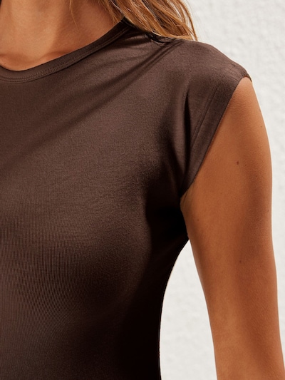 Trendyol T-shirt en chocolat, Vue avec produit
