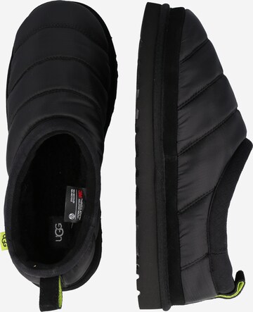 UGG - Pantufa 'Tasman' em preto