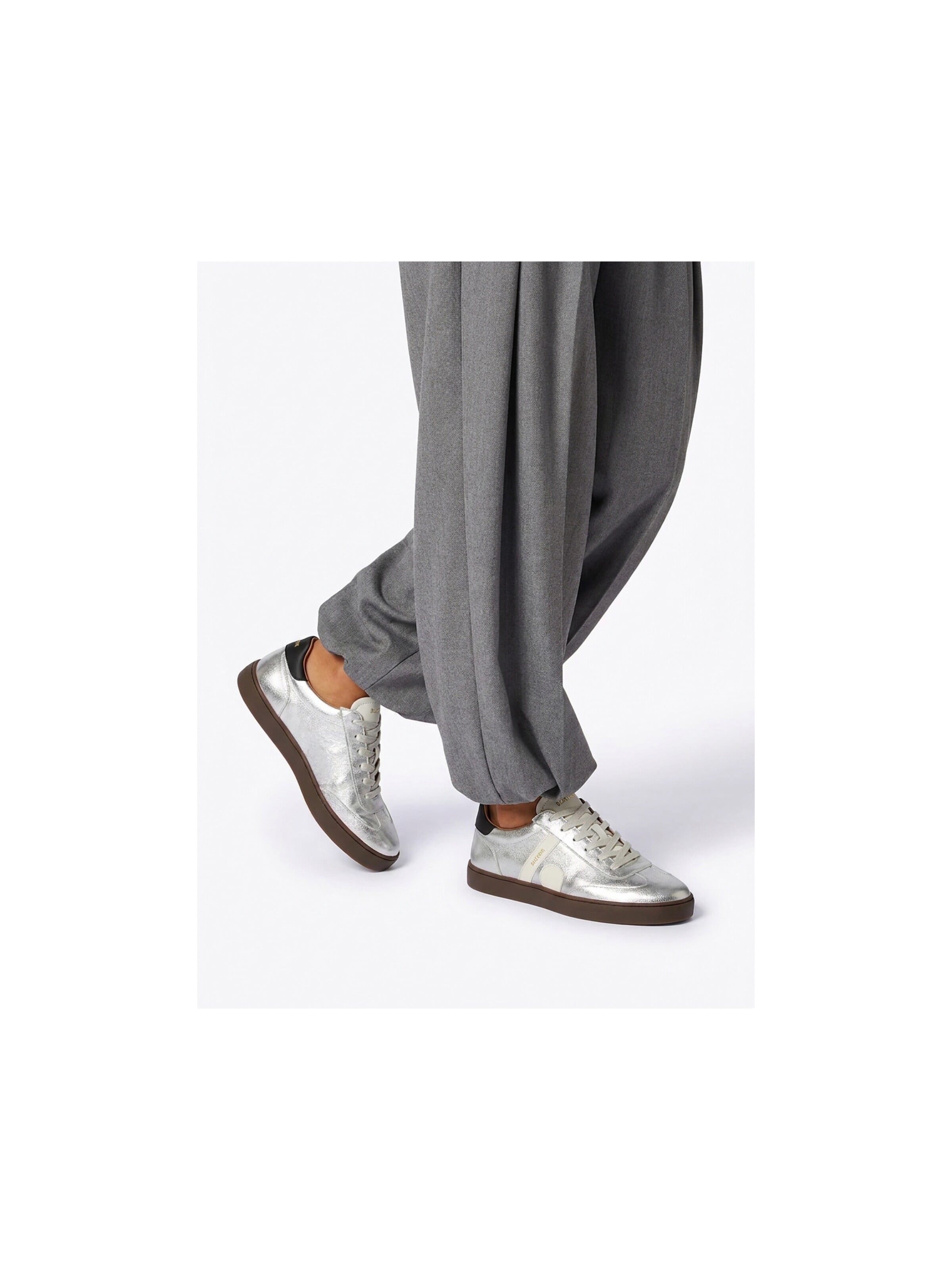 BLACKSTONE Låg sneaker 'SIERRA NATUK' i silver