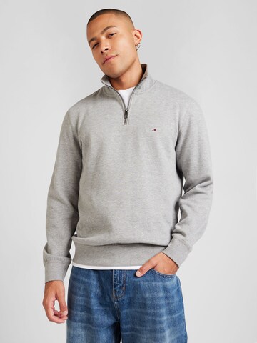 TOMMY HILFIGER Sweatshirt 'Essential' in Grey: front