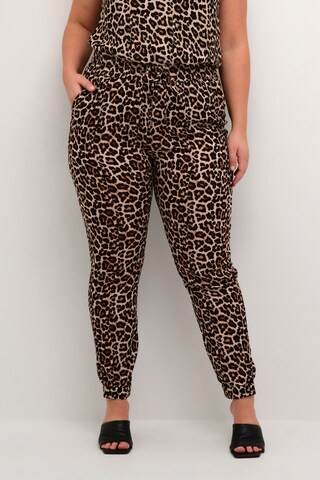 KAFFE CURVE - Skinny Pantalón 'Isma' en beige: frente