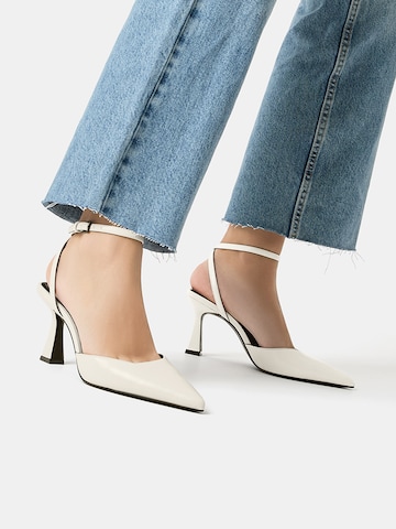 Pull&Bear Pumps in White