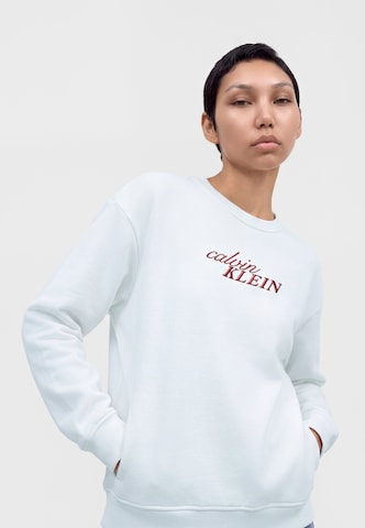 Calvin Klein Jeans Суичър в бяло: отпред