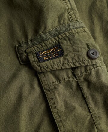 Superdry Regular Shorts 'Parachute Light' in Grün