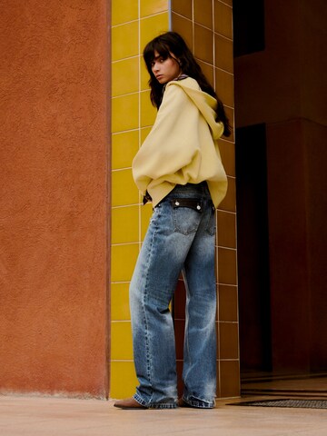 Bershka Loose fit Jeans in Blue: back