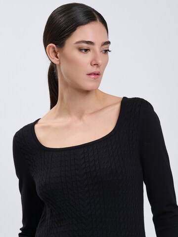Influencer Pullover in Schwarz