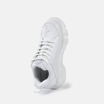 BUFFALO Sneakers in White