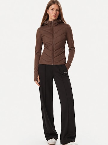 GUESS Vinterjakke 'Giacche V6BL12W4503' i brun