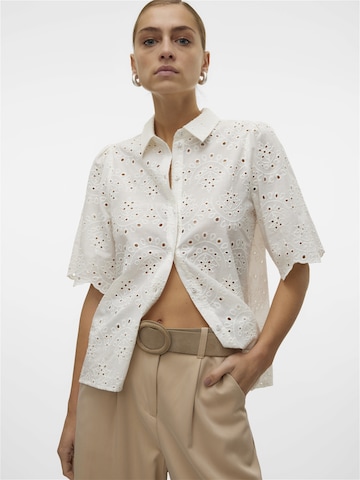 VERO MODA - Blusa 'Hay' en blanco