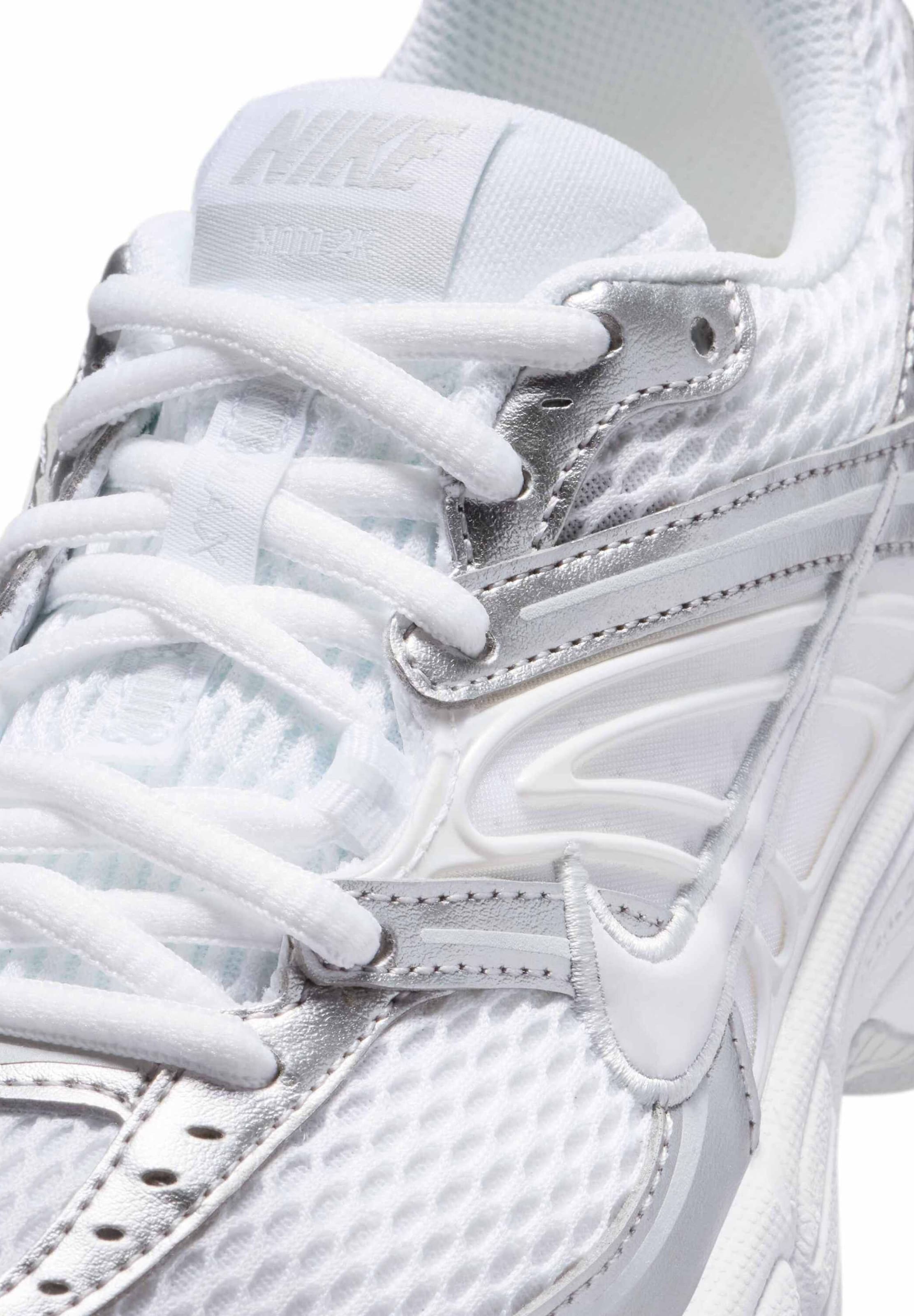 Sneaker 'Air Max Moto 2K' de la Nike Sportswear pe alb