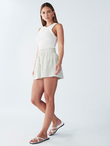 Loosefit Pantaloni di St MRLO in beige