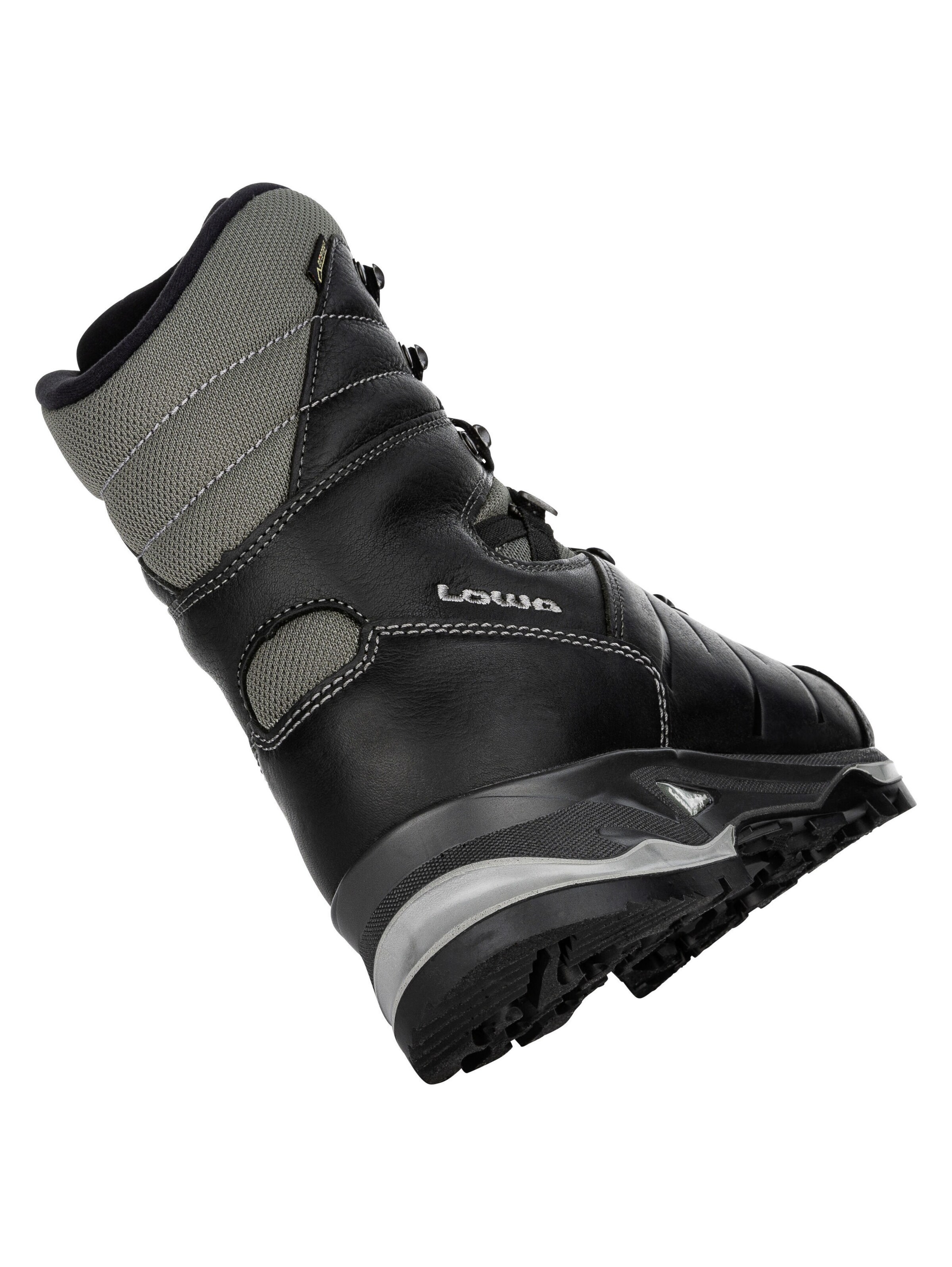 LOWA Boots in Schwarz