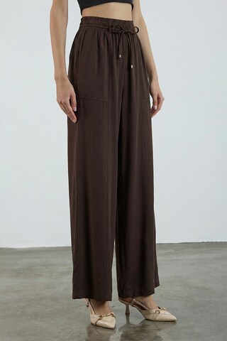 Wide Leg Pantalon Trendyol en marron