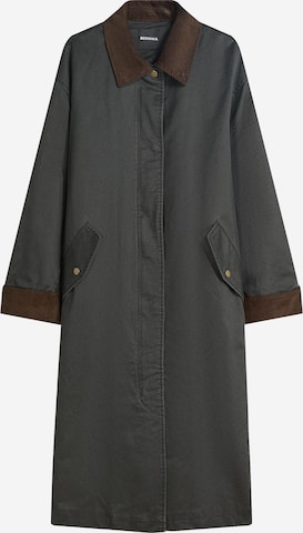 BershkaPrijelazni kaput - siva boja: prednji dio