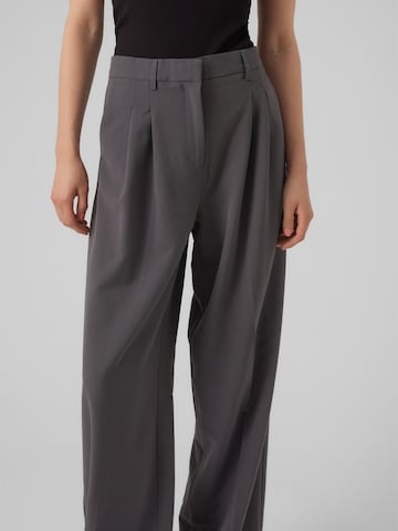 VERO MODA Wide leg Pleat-Front Pants 'TROIAN' in Grey