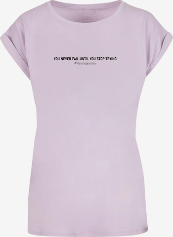 Merchcode Shirt 'Never Give Up' in Lila: predná strana