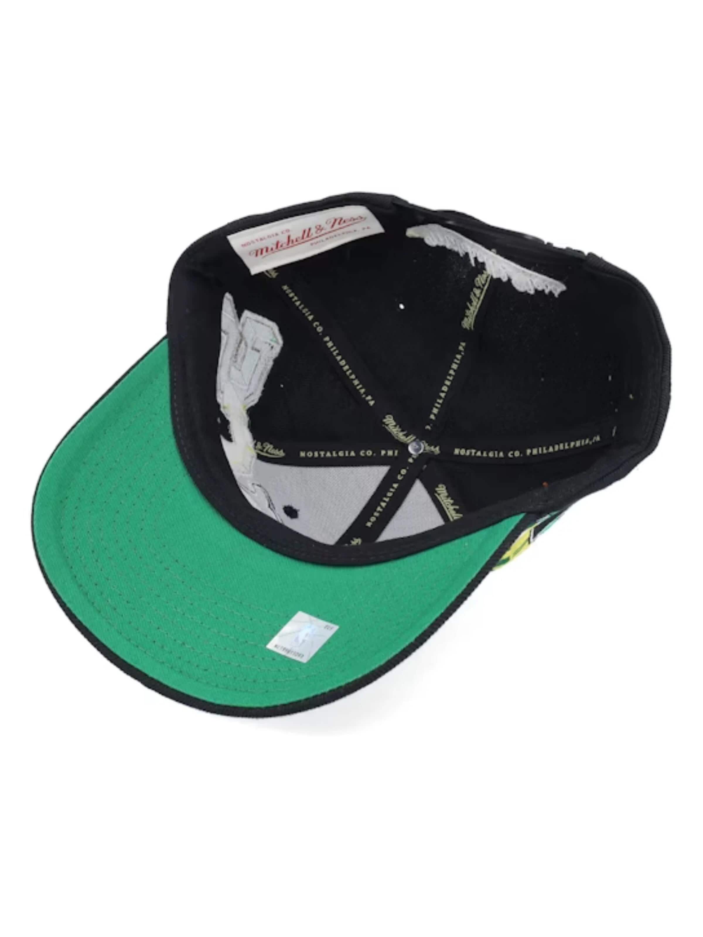 Mitchell & Ness Czapka z daszkiem 'Gorra mitchell & ness negra celtics hyper type pro snapback' w kolorze czarny